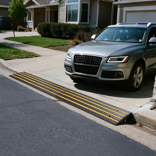 VEVOR Car Driveway Rubber Curb Ramp, 33069 lbs Load Capacity, 2.6 inch Rise Curbside Bridge Ramp with Yellow Reflective Strips, Suitable for Loading Dock, Warehouse, Garage, Sidewalk (3 Pack)